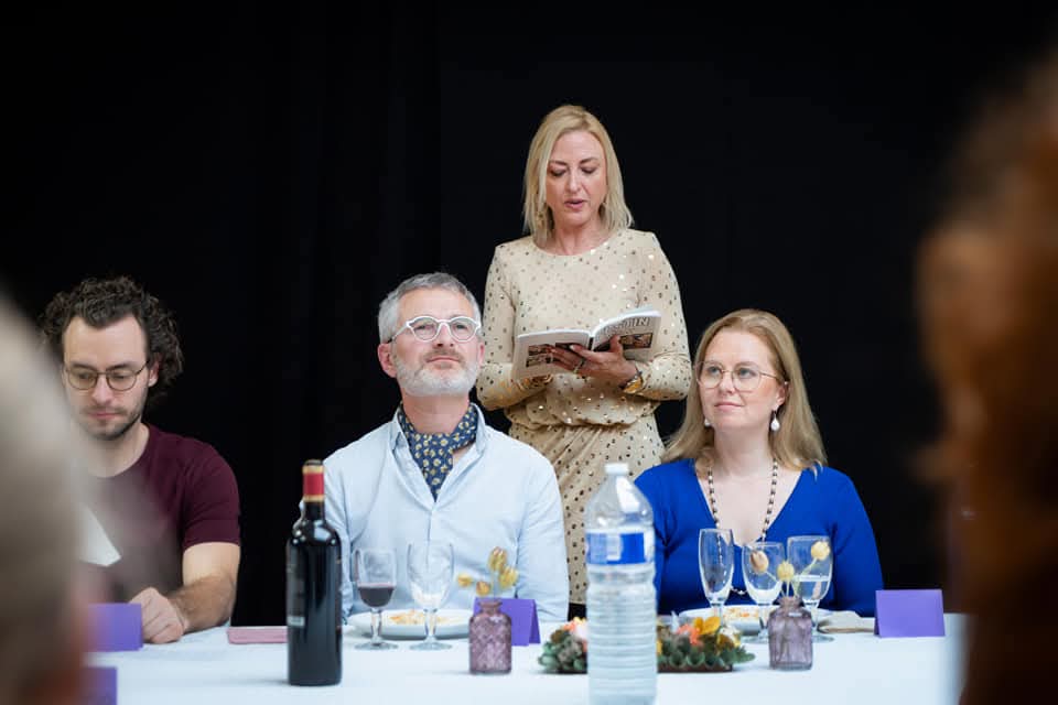 Tablee de Festin avec les spectateurs